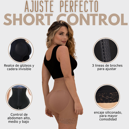 SHORT CON BROCHE TIRO ALTO